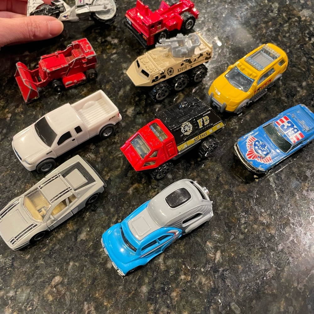 Toy Vehicles Lot of 32 - Race Cars, Motorbikes, Emergency Vehicles, Planes - Picture 6 of 8